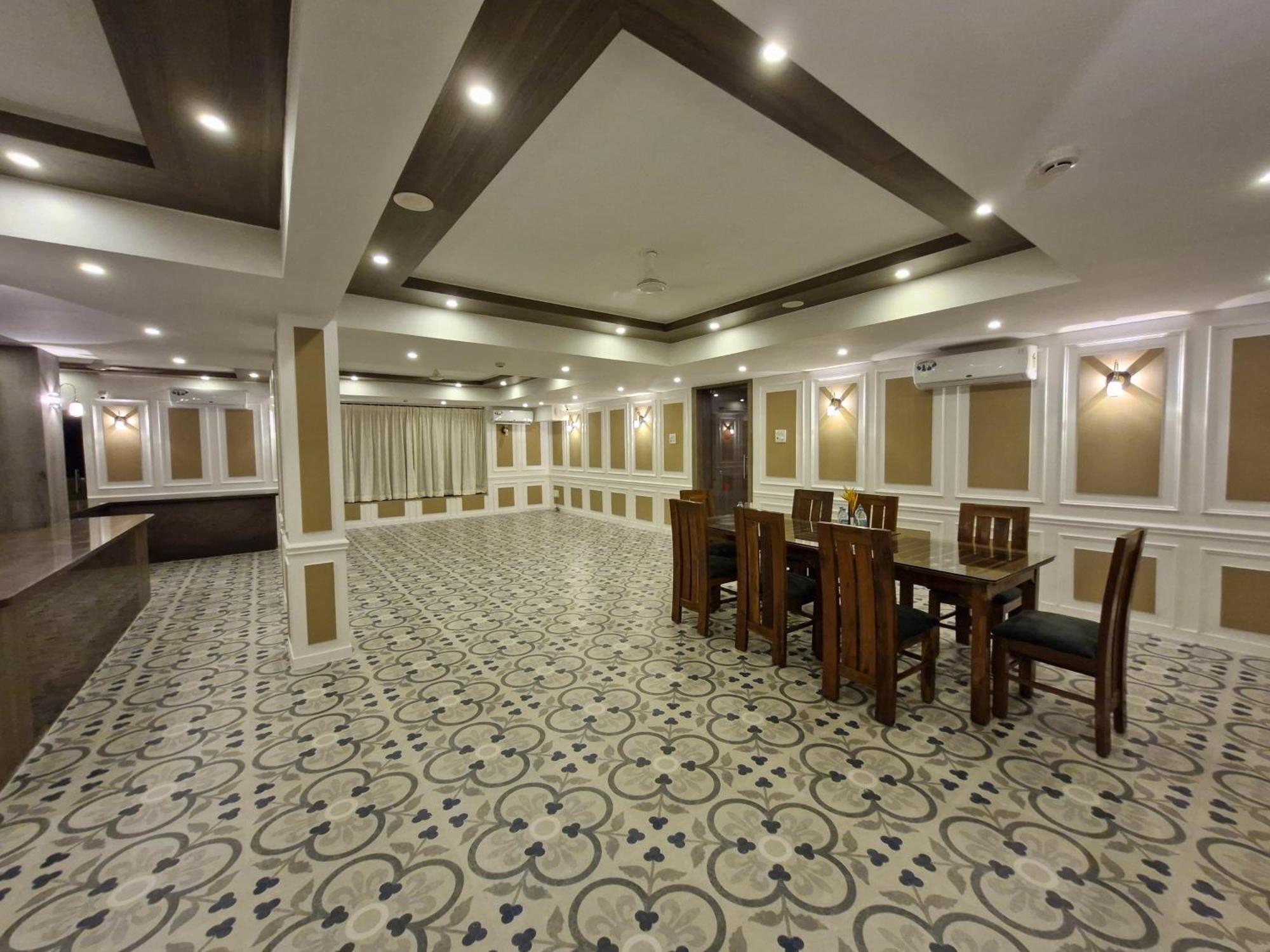 Golden Landmark Green Valley Beach Resort Dona Paula Exterior foto