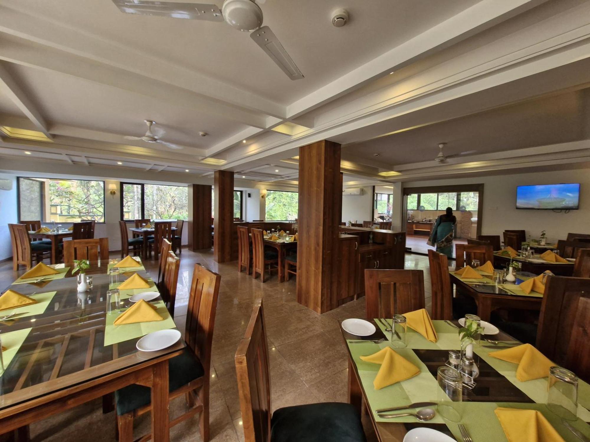 Golden Landmark Green Valley Beach Resort Dona Paula Exterior foto